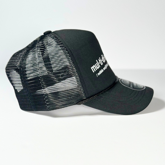 MULTIDIMENSIONAL BLACK MESH TRUCKER HAT