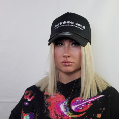 MULTIDIMENSIONAL BLACK MESH TRUCKER HAT
